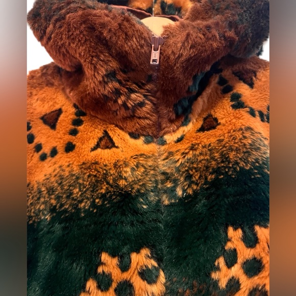 🌲 Faux Fur coat 🌲 - Picture 6 of 8